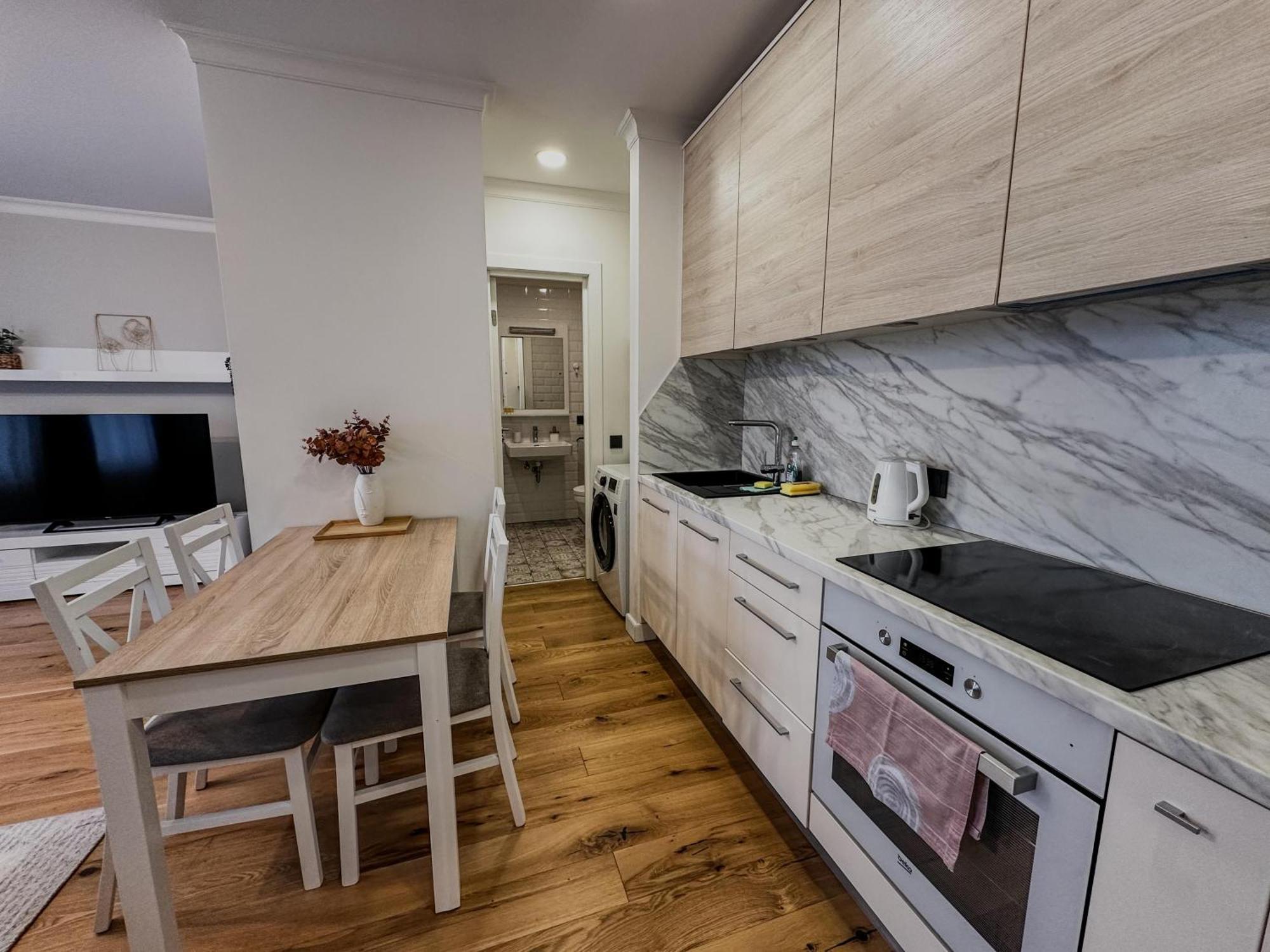 One Bedroom Promenade Apartment รีกา ภายนอก รูปภาพ